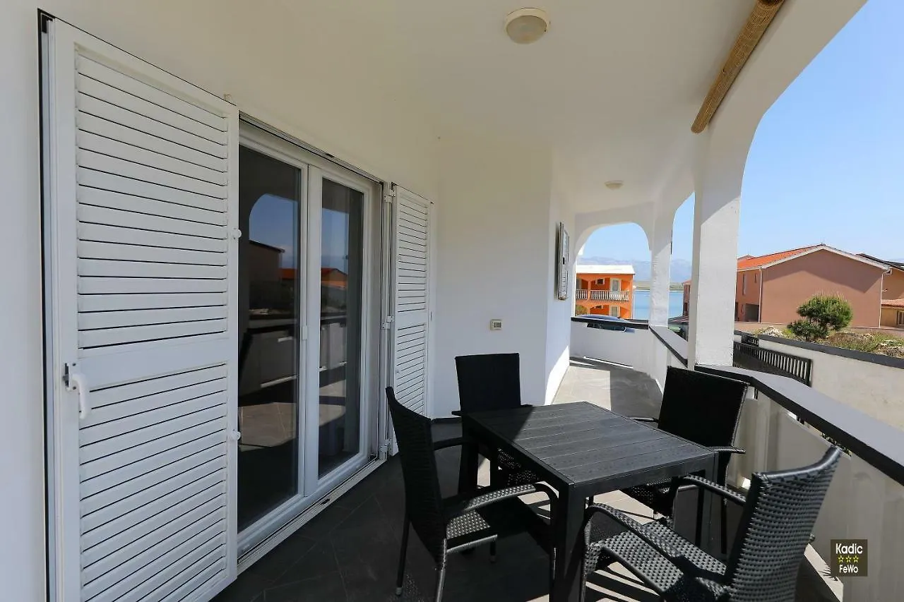 Carmen Apartment Deluxe Vir 0*,